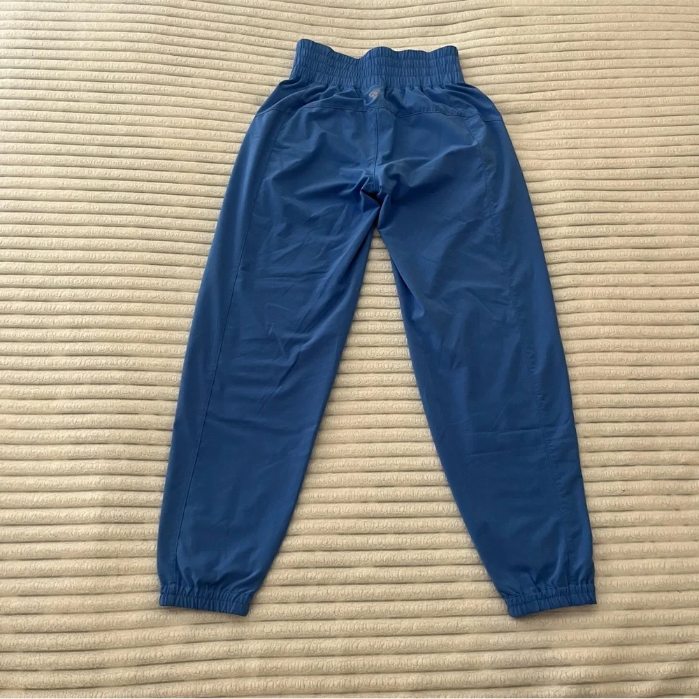 Aritzia TNA Active Boomerang Jogger Pants